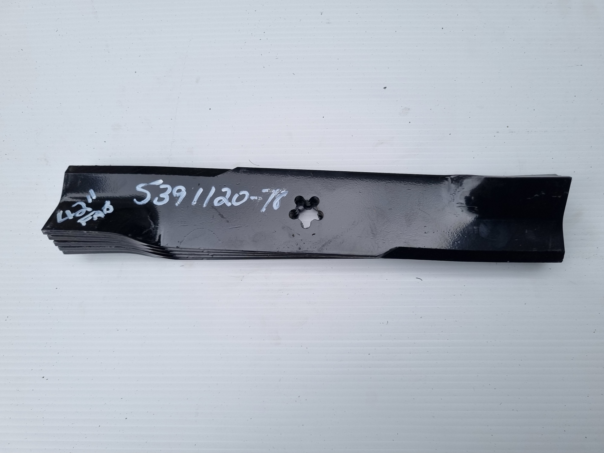 Husqvarna 42 Fab Deck Bar Blade 539112078